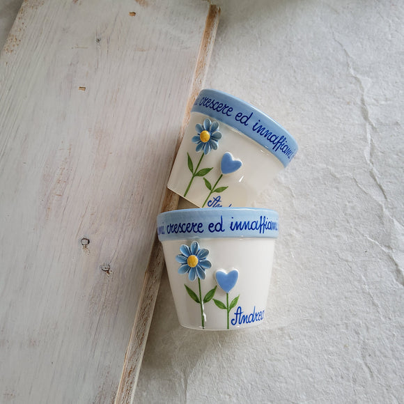 Vasetto con fiore e cuore