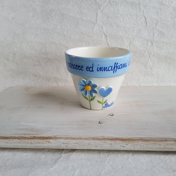 Vasetto con fiore e cuore