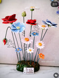 Composizione fiori di campo in ceramica.