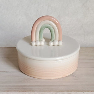 Scatola con arcobaleno