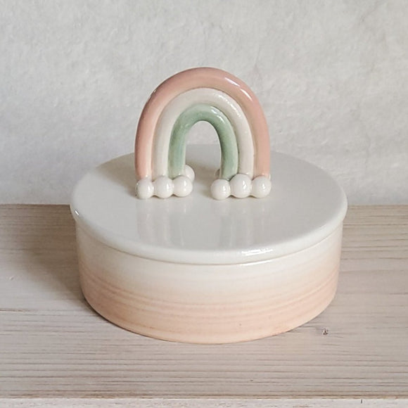 Scatola con arcobaleno